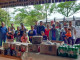 Moradores do Quilombo recebendo os alimentos