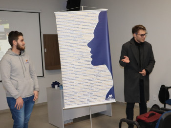 Banner em homenagem às egressas do curso de Matemática da Faccat
