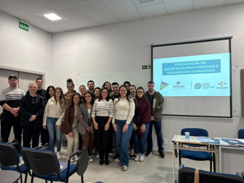 Primeira turma da Pós de Cooperativismo