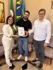 Entrega para a prefeita de Taquara, Sirlei Silveira, e para o vice-prefeito, Delmar Backes.