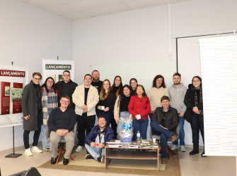 Acadêmicos do curso de Matemática com os pesquisadores convidados 