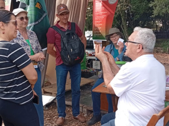 Liceo conversando com os visitantes na Expointer