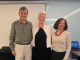 Carine Dörr com o professor Eric Mazur e com a professora Angélica Natera