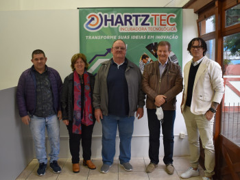 Autoridades na inauguração da Incubadora HartzTec