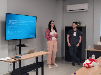Professora Moema Nunes com o mestrando Gabriel Morais