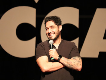 Diogo Almeida conversando com os docentes de Parobé
