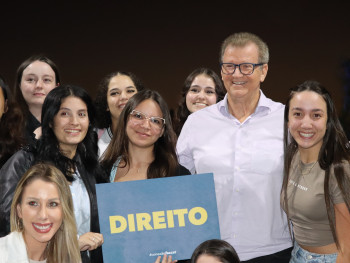 Professor Delmar Backes com os estudantes