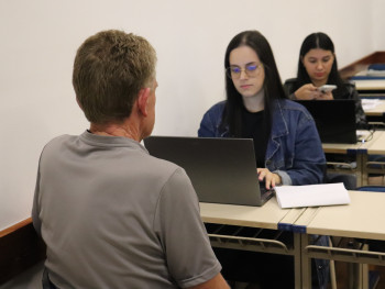 Comunidade sendo atendida pelos acadêmicos