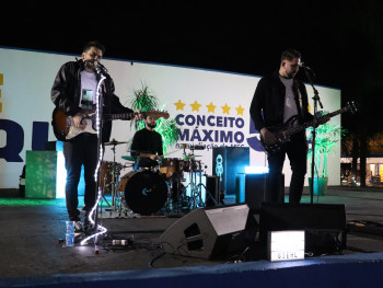 cantor Junior Giehl e Banda.
