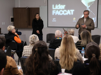 Delmar Backes realizando a abertura da palestra