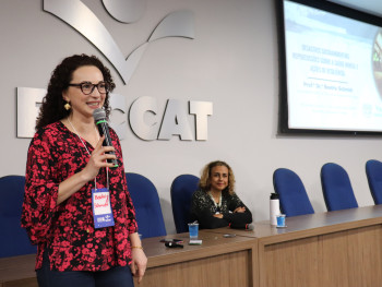 Primeira palestrante do evento Beatriz Schmidt