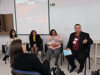 Roberto Sampaio falando sobre a Biblioteca Amigos do Bairro Empresa