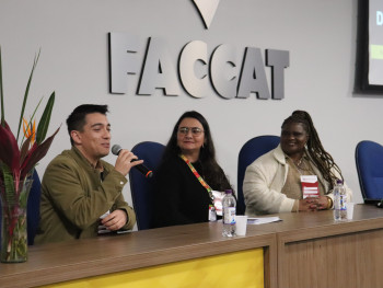 Cleiton Silva da Silveira, diretor do Marsul, mediando o encontro