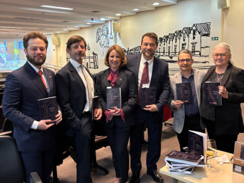 Dra Angela com seus colegas autores