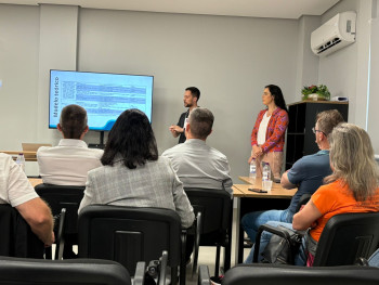 Mestrando Gabriel Morais apresentando sua dissertação