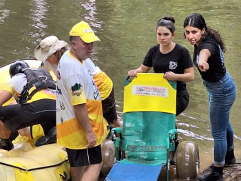 Alunos acompanharam os banhos de rio
