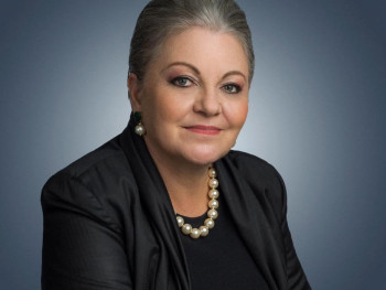 Dra. Angela Kirschner