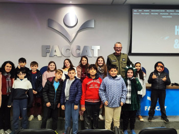 Alunos da escola Dona Carolina, de Igrejinha