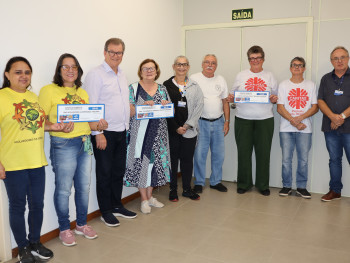 Entrega dos alimentos para representantes das entidades sociais