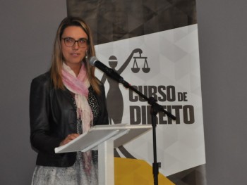 Juíza  Carolina Gralha