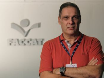 Vice-diretor de Pesquisa e Pós-Graduação, prof. Dr. Roberto Morais