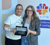Renata Laux (à direita) junto com a professora Alessandra Rodrigues Jacoby